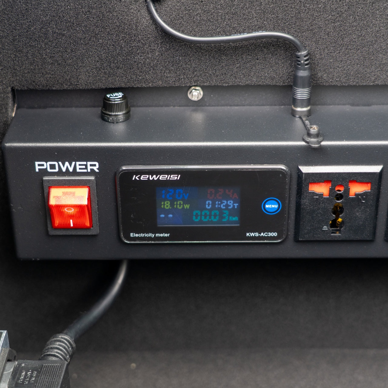 CE-certified power strip with electricity meter